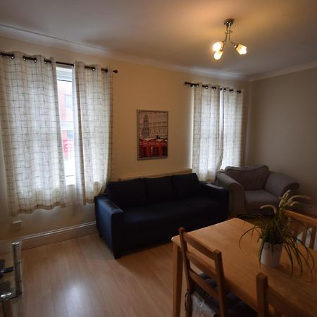 Two Bedroom Flat St Andrews Road London Exteriör bild
