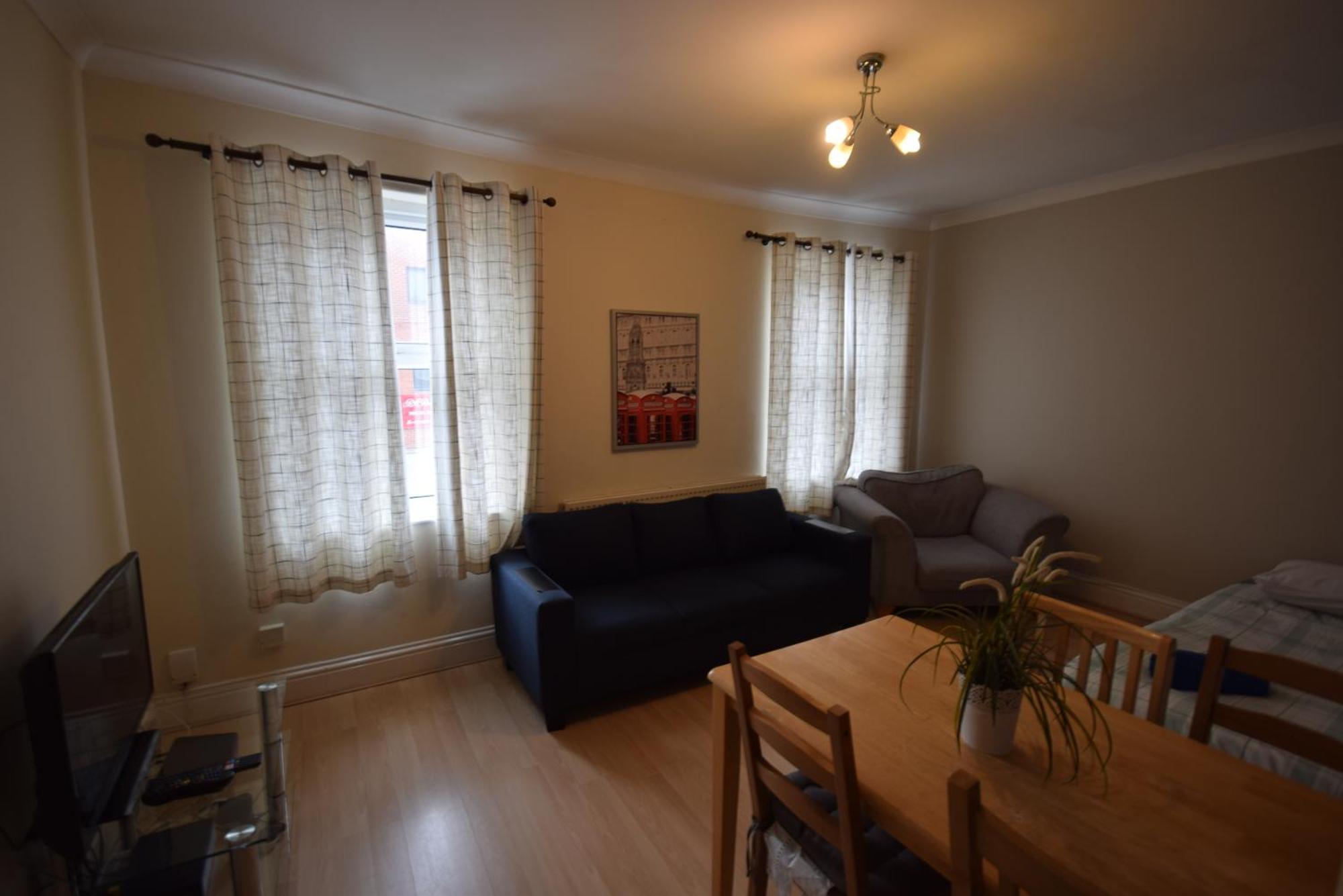 Two Bedroom Flat St Andrews Road London Exteriör bild