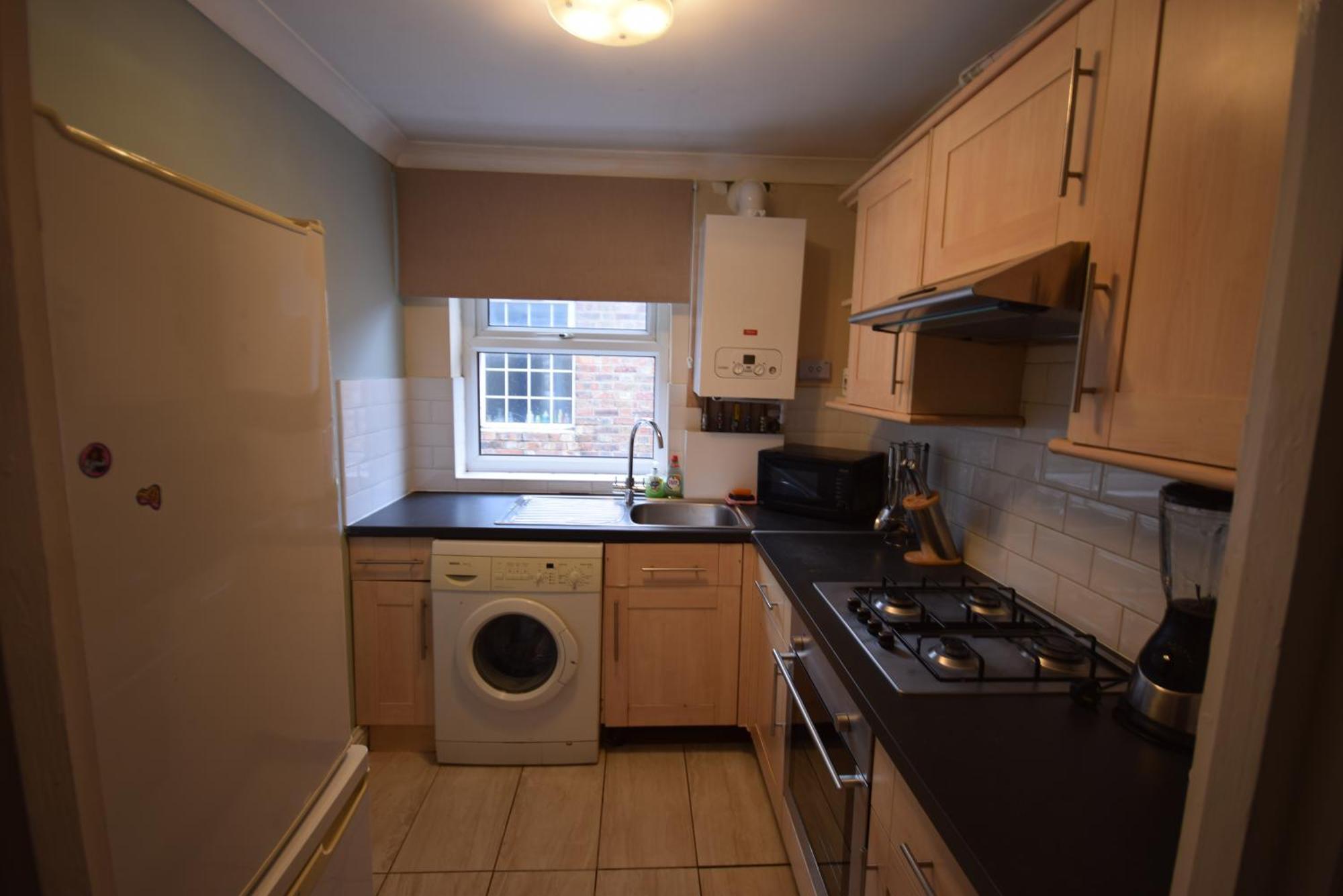 Two Bedroom Flat St Andrews Road London Exteriör bild