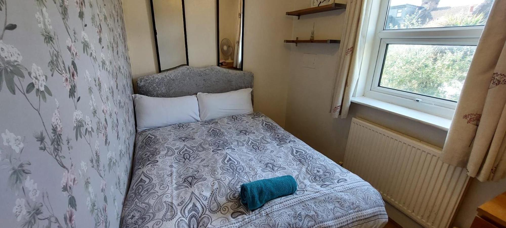 Two Bedroom Flat St Andrews Road London Exteriör bild