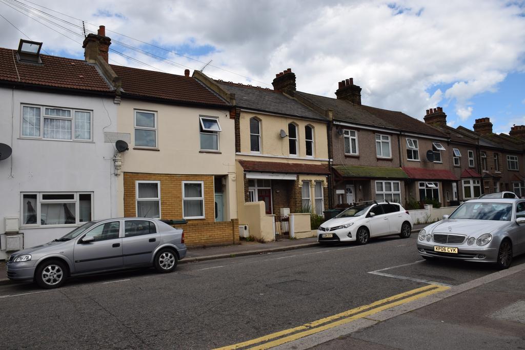 Two Bedroom Flat St Andrews Road London Exteriör bild