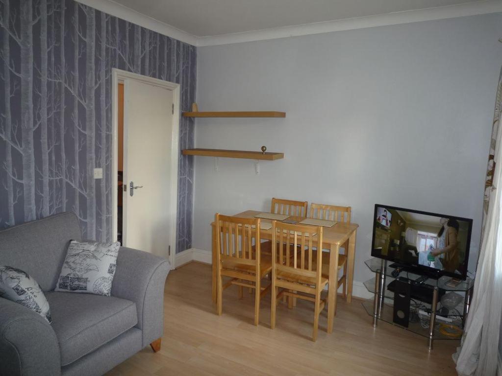 Two Bedroom Flat St Andrews Road London Exteriör bild