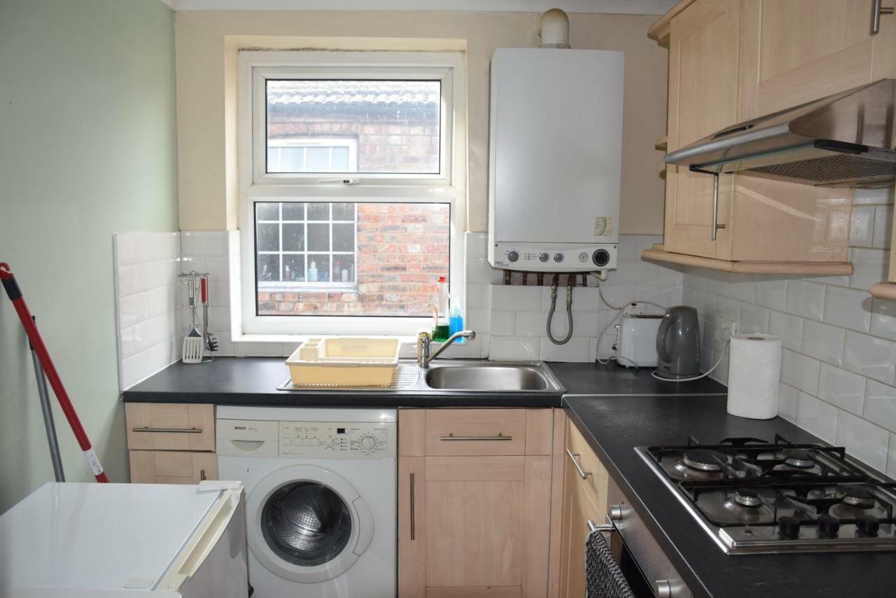 Two Bedroom Flat St Andrews Road London Exteriör bild